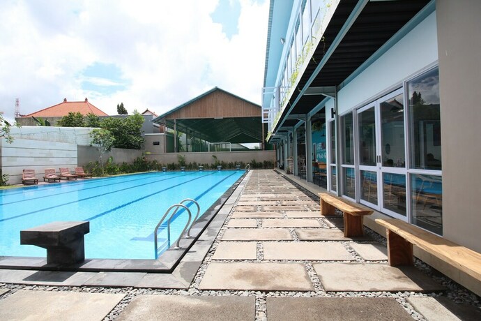 Imagen de la piscina del Hotel Umah Bali Suite and Residence. Foto 22