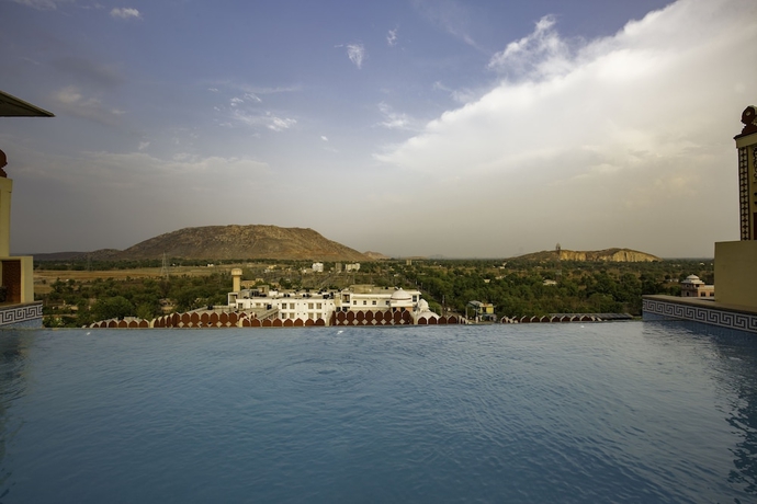 Imagen de la piscina del Hotel Umaid Haveli - A Heritage Style and Resort. Foto 18