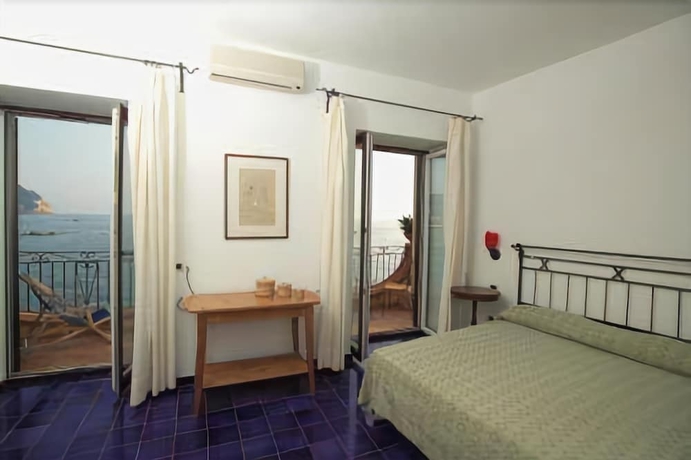 Imagen de la habitación del Hotel Umberto A Mare. Foto 15
