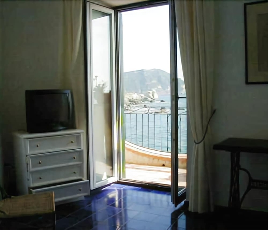 Imagen de la habitación del Hotel Umberto A Mare. Foto 17