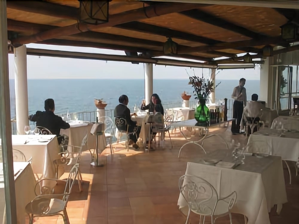 Imagen del bar/restaurante del Hotel Umberto A Mare. Foto 6