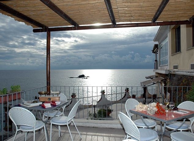 Imagen del bar/restaurante del Hotel Umberto A Mare. Foto 10