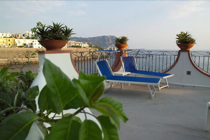 Imagen de los exteriores del Hotel Umberto A Mare. Foto 19