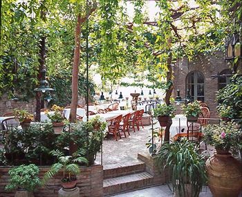 Imagen de los exteriores del Hotel Umbra. Foto 13