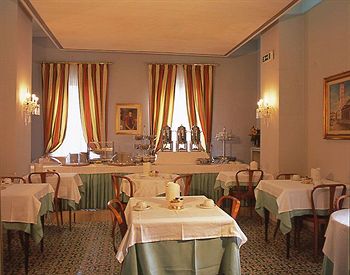 Imagen del bar/restaurante del Hotel Umbra. Foto 5