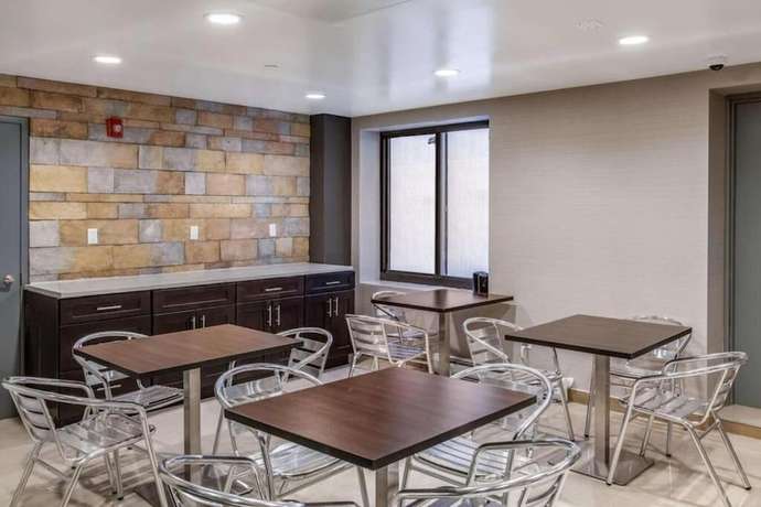 Imagen del bar/restaurante del Hotel Umbrella Brooklyn. Foto 3