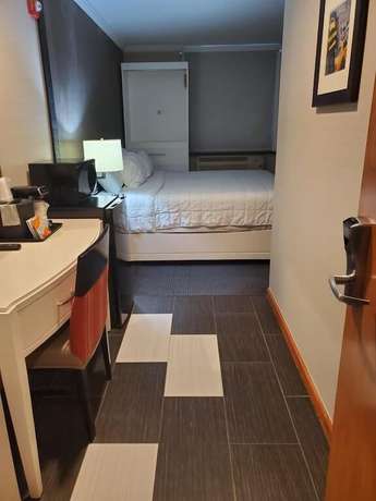 Imagen de la habitación del Hotel Umbrella Brooklyn. Foto 16