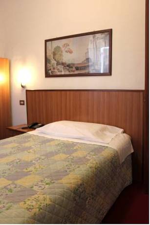 Imagen de la habitación del Hotel Umbria. Foto 4