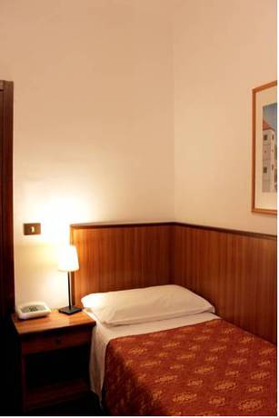 Imagen de la habitación del Hotel Umbria. Foto 7