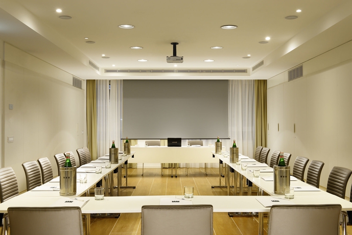 Imagen de los interiores del Hotel Una Century. Foto 14