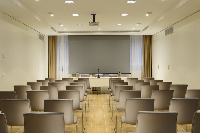 Imagen de los interiores del Hotel Una Century. Foto 15