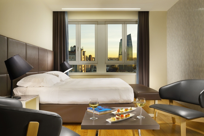 Imagen de la habitación del Hotel Una Century. Foto 6