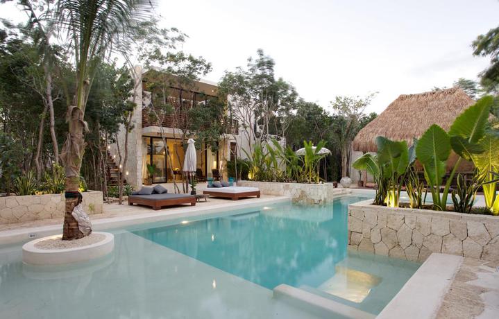 Imagen de la piscina del Hotel Una Vida. Foto 19