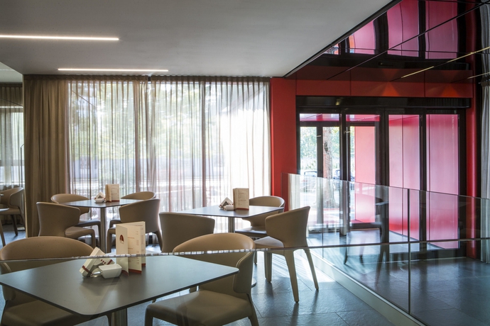 Imagen de los interiores del Hotel Unahotels Bologna Fiera. Foto 15