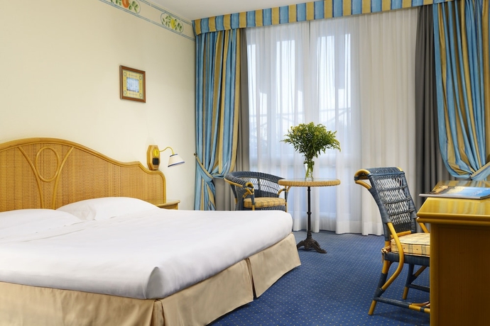 Imagen de la habitación del Hotel Unahotels Capotaormina. Foto 2