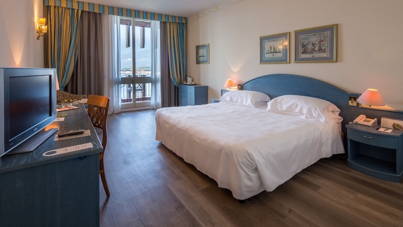 Imagen de la habitación del Hotel Unahotels Capotaormina. Foto 8