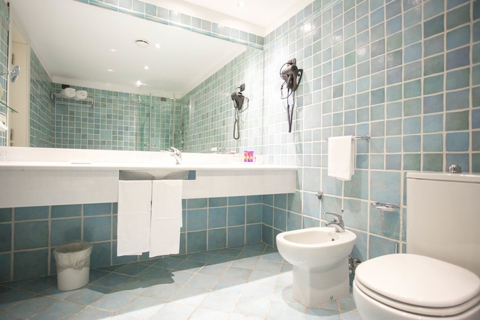 Imagen de la habitación del Hotel Unahotels Capotaormina. Foto 16