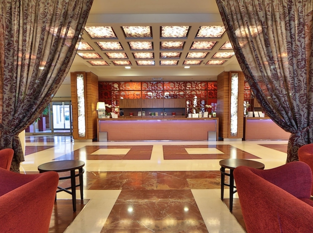 Imagen de los interiores del Hotel Unahotels Expo Fiera Milano. Foto 15