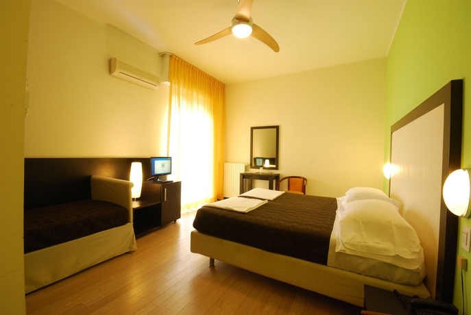 Imagen de la habitación del Hotel Unahotels Imperial Sport Hotel. Foto 6