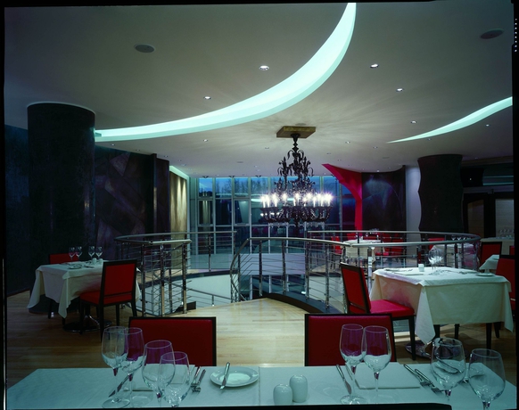 Imagen del bar/restaurante del Hotel Unahotels Malpensa. Foto 3