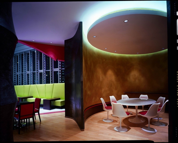 Imagen del bar/restaurante del Hotel Unahotels Malpensa. Foto 4