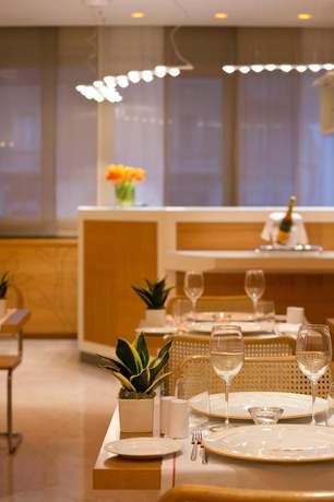 Imagen del bar/restaurante del Hotel Unahotels Mediterraneo Milano. Foto 2