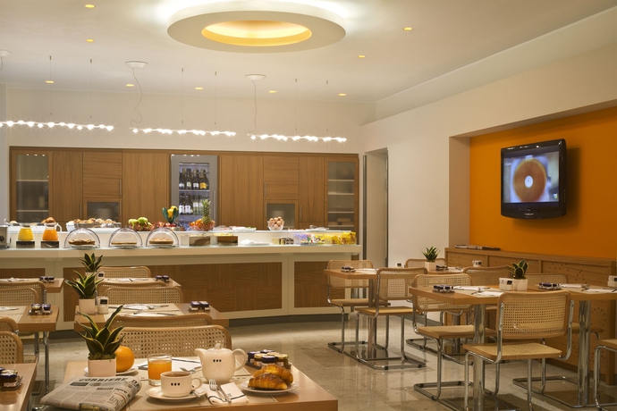 Imagen del bar/restaurante del Hotel Unahotels Mediterraneo Milano. Foto 3