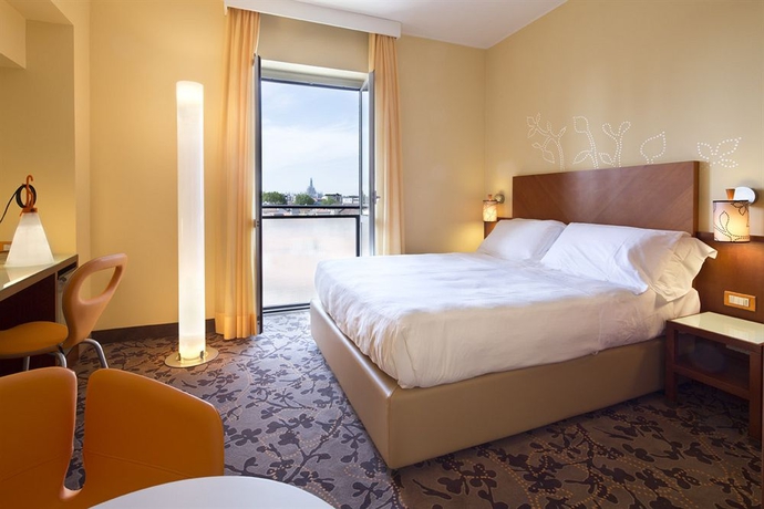 Imagen de la habitación del Hotel Unahotels Mediterraneo Milano. Foto 7