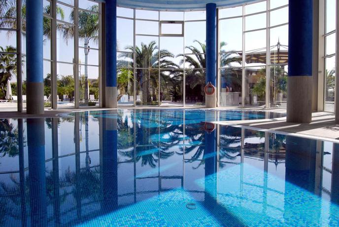 Imagen de la piscina del Hotel Unahotels Mh Matera. Foto 11