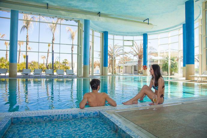 Imagen de la piscina del Hotel Unahotels Mh Matera. Foto 12