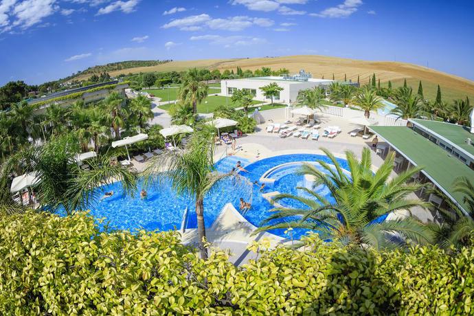 Imagen de la piscina del Hotel Unahotels Mh Matera. Foto 14