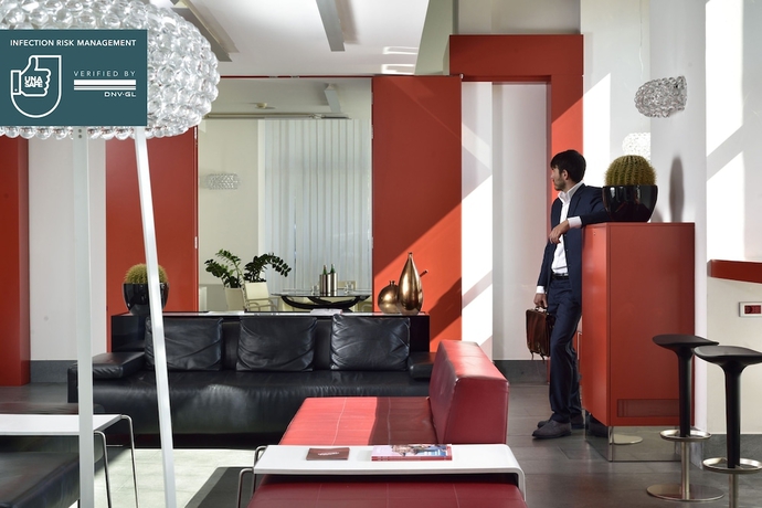 Imagen de los interiores del Hotel Unahotels Napoli. Foto 19