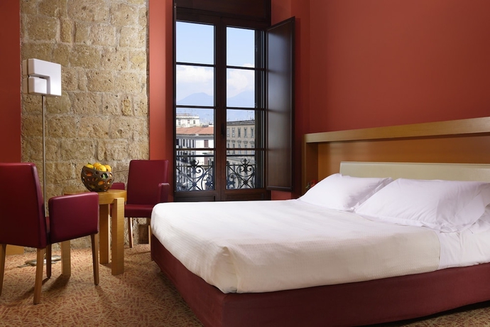 Imagen de la habitación del Hotel Unahotels Napoli. Foto 12