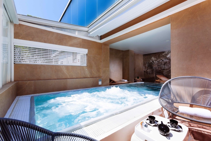 Imagen de la piscina del Hotel Unahotels One Siracusa Wellness & SPA. Foto 14