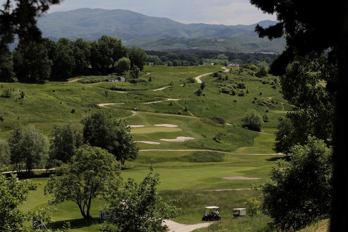 Imagen de los exteriores del Hotel Unahotels Poggio Dei Medici Toscana. Foto 9