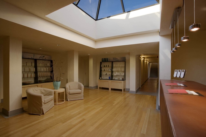 Imagen de los interiores del Hotel Unahotels Poggio Dei Medici Toscana. Foto 14