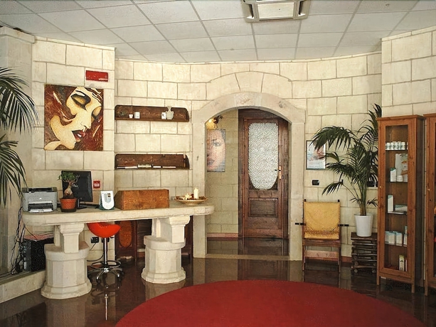 Imagen de los interiores del Hotel Unahotels Regina Bari. Foto 12