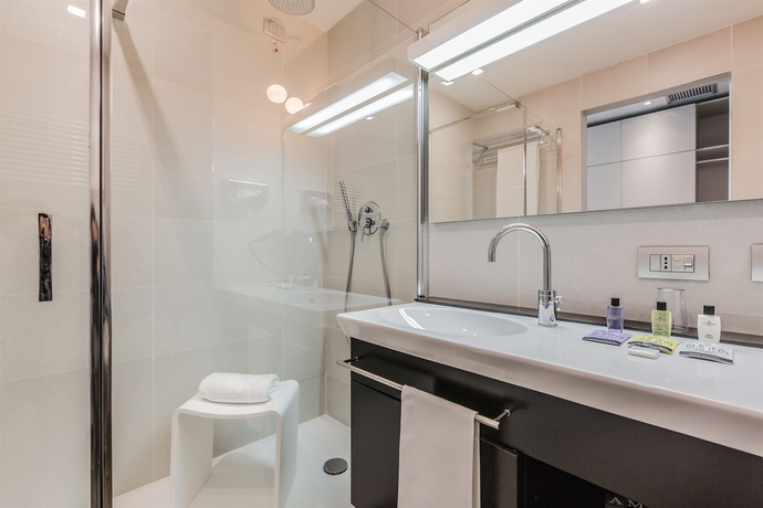 Imagen de la habitación del Hotel Unahotels San Vitale Bologna. Foto 6