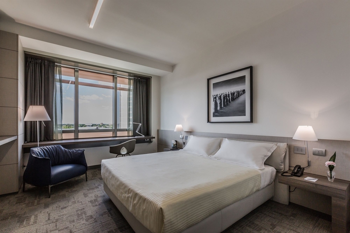 Imagen de la habitación del Hotel Unahotels San Vitale Bologna. Foto 7