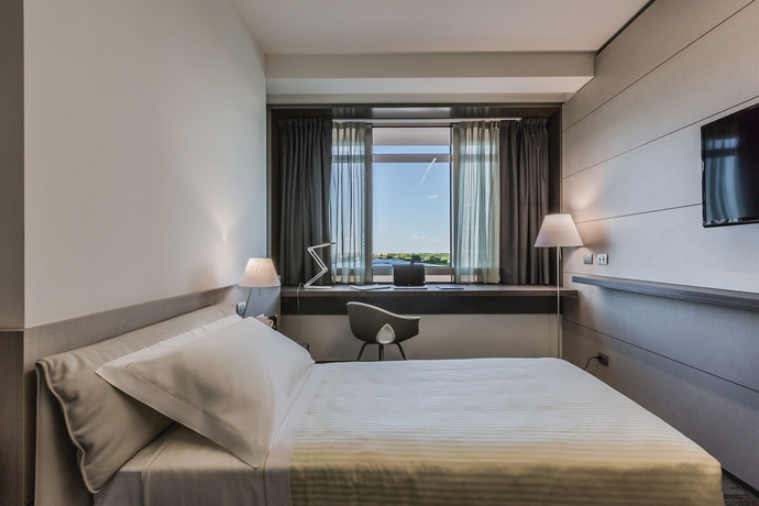 Imagen de la habitación del Hotel Unahotels San Vitale Bologna. Foto 8