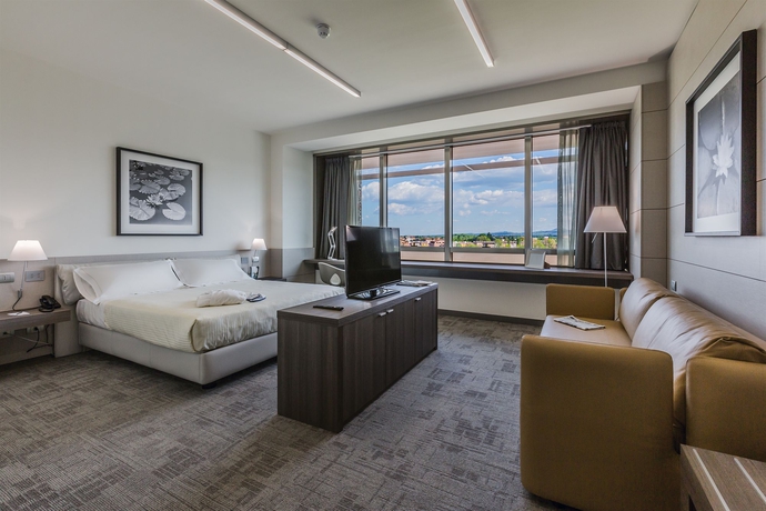 Imagen de la habitación del Hotel Unahotels San Vitale Bologna. Foto 9