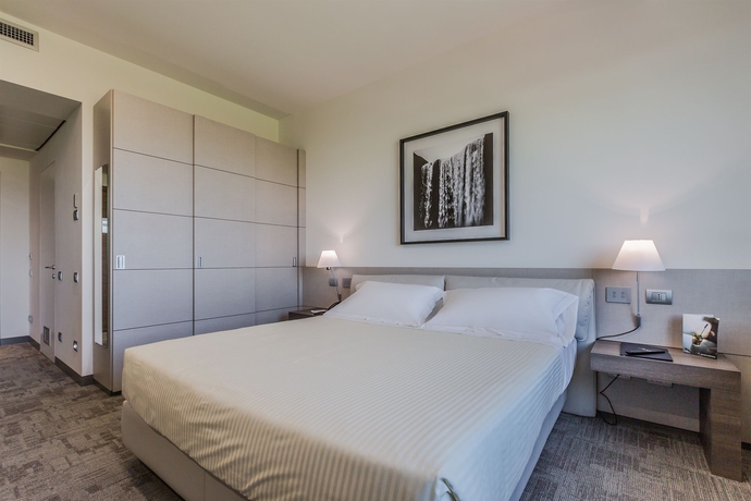 Imagen de la habitación del Hotel Unahotels San Vitale Bologna. Foto 11