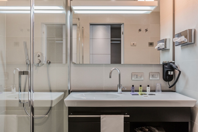 Imagen de la habitación del Hotel Unahotels San Vitale Bologna. Foto 12