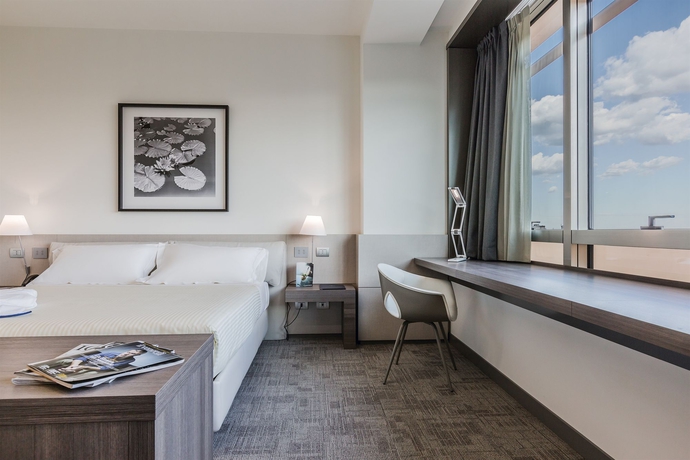 Imagen de la habitación del Hotel Unahotels San Vitale Bologna. Foto 13