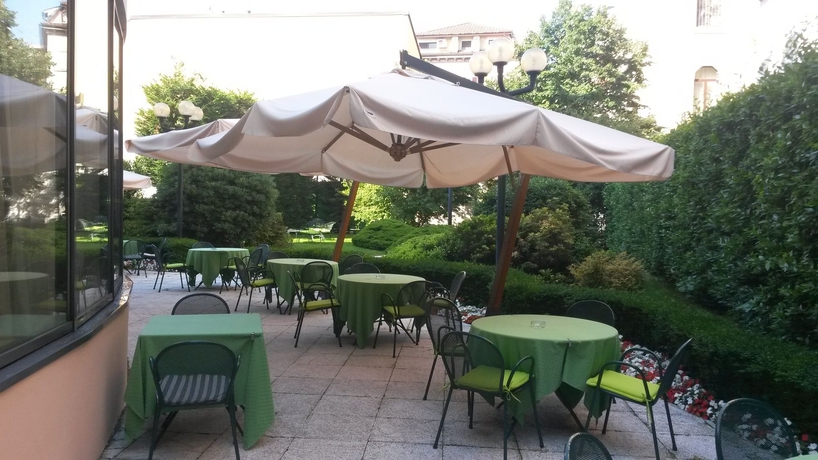 Imagen de los exteriores del Hotel Unahotels Scandinavia Milano. Foto 6