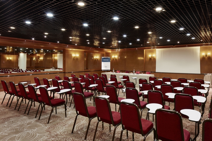 Imagen de los interiores del Hotel Unahotels Scandinavia Milano. Foto 12