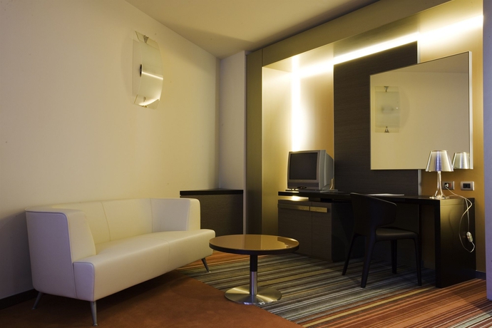 Imagen de los interiores del Hotel Unahotels T Cagliari. Foto 16