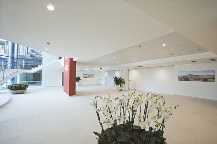 Imagen de los interiores del Hotel Unahotels Varese. Foto 13