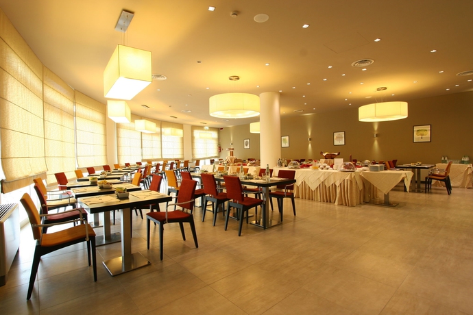 Imagen del bar/restaurante del Hotel Unaway Cesena Nord. Foto 2