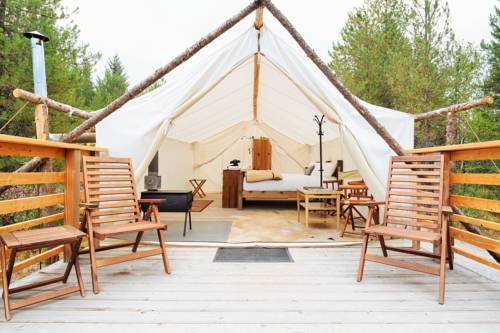 Imagen de la habitación del Hotel Under Canvas Glacier. Foto 2